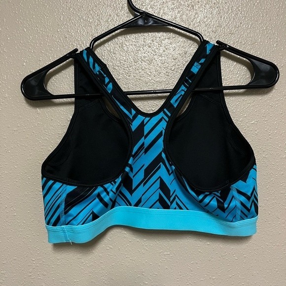 Nike blue and black print sports bra, size large - Picture 6 of 6